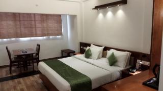 Queens Tourist Home - Badagara - 2