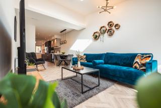 Luxurious 3 Bed Home, Free Parking - Manchester - 3