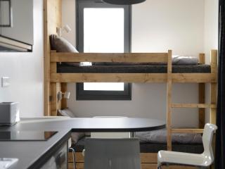 Studio rénové sur les pistes, balcon, accès direct ski, WIFI inclus - FR-1-181-2011 - 8