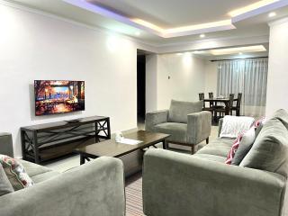 Midtown Executive Suites With Balcony, King Bed and Swimming Pool - 8