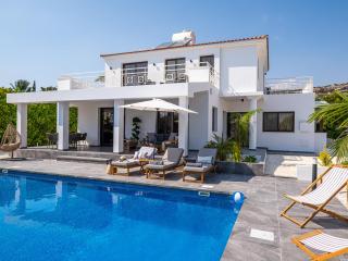 Cocoon Ocean Villa Luxury Escape - Peyia - 9