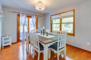 Hot Tub, Deck and Game Room Spacious Poconos Escape - Stroudsburg - 4