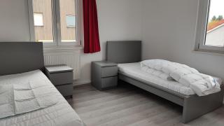Große Monteurwohnung bei Würzburg bis 10 Personen mit Parkplätzen und WLAN und Grill mit 5 Schlafzimmern - Veitshöchheim - 1