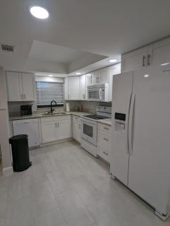 NEW condo! Just 15 min to Ft Myers and Sanibel beach! Great Location!! - Fort Myers - 1