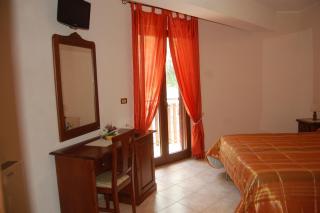 B&B La Tana Dell'orso - Villalago - 4