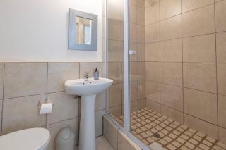 Charming Studio Apartment - 6