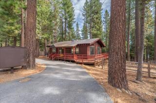 Cozy Pet-Friendly Cabin w Fenced-In Yard Close to Slopes Beach Town - Carnelian Bay - 5