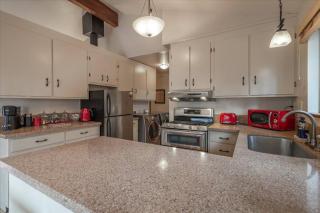 Cozy Pet-Friendly Cabin w Fenced-In Yard Close to Slopes Beach Town - Carnelian Bay - 4