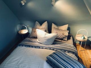 Blaues Zimmer mit grossem Balkon, Bad ist ein Traum, 50 Schritte zum Radweg am Main,ideal for short stay - Mainstockheim - 7