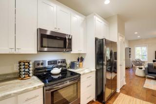 Luxe Mountain Home Near Ridgecrest and Asheville! - Black Mountain - 1