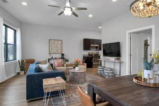 REFRESHING 2 bedroom, 3 bed Nashville condo w FREE Parking Near Restaurants - Nashville - 0
