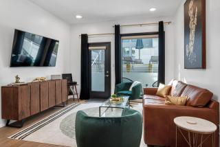 UPSCALE Cozy Nashville Condo with POOL, PATIO, PARKING - Nashville - 5