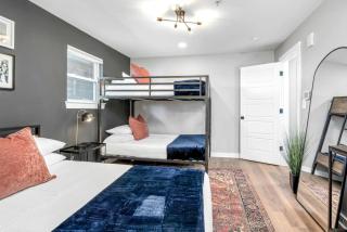 Walk to Downtown Broadway with Pool, Free Parking, and Gym - 1