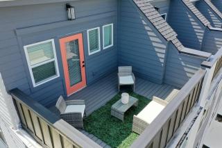 4 Story Queen City Retreat! New! Walk to Downtown! - Charlotte - 1