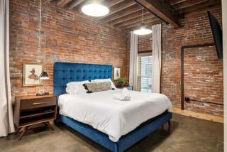 One-Of-A-Kind! Roll Up Garage Door-Pool, Speakeasy - Nashville - 6