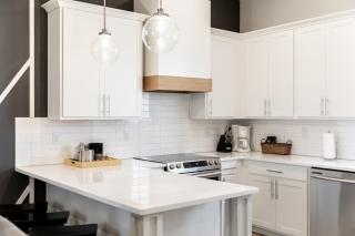 STAR Retreat Townhome with Garage 3 miles to Downtown - 3