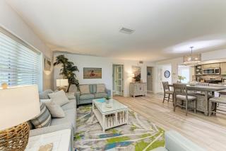 Sea Grape Inn 7 - BEACHFRONT Property - Longboat Key - 8