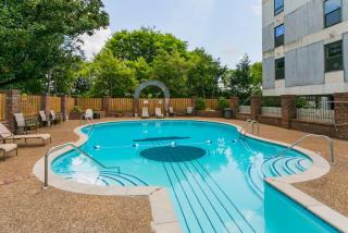 Home to the Stars on Music Row with Pool and Free Parking - 9