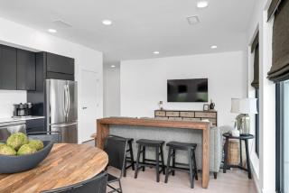 Penthouse River View Walk Downtown, Garage Parking - 2