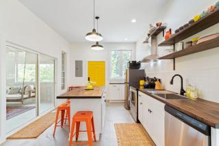 Colorful and Cozy River Retreat with a View - Lobelville - 2
