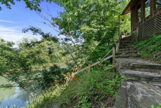 Colorful and Cozy River Retreat with a View - Lobelville - 3