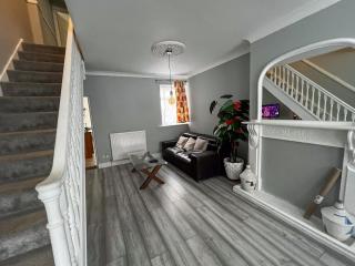 Spacious Retreat - Remote Worker & Family Friendly - Portsmouth - 8