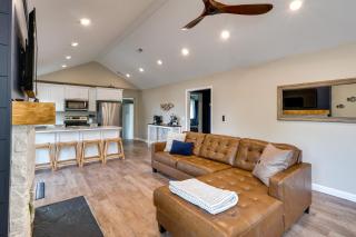 Lakefront Home with Private Dock in Sunrise Beach! - Sunrise Beach - 6