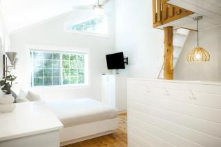 Surfs Inn Guesthouse & Cottages - Ucluelet - 1