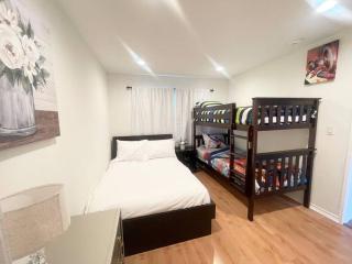 New HB Family Vacation Home - Midway City - 7