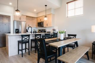 New! Luxury, Top Floor, Ski in/Ski Out, Private Hot Tub and Mountain Views - 9