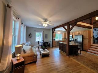 Quiet Country Farmhouse - Suwanee - 5
