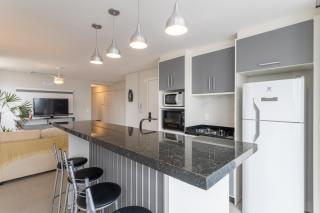 Espaço amplo e confortável 3 Quartos, Churrasqueira, Cozinha completa, 180m da Praia, Wi-Fi, duas vagas de garagem - 1