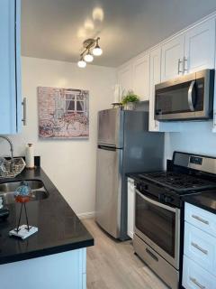 Beautiful unit in the heart of Belmont Shores ! - 1