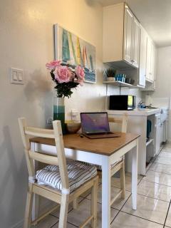 Spacious Studio close to LAX and close to beaches! - Gardena - 6