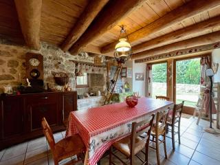 Maison Ancienne au Calme avec Cheminée et Équipements Bébé, Proche de Saugues - FR-1-582-127 - Saugues - 7
