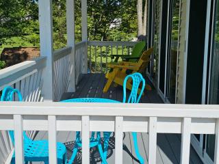 SeaSide Lake-Front Cottage - Madison - 3