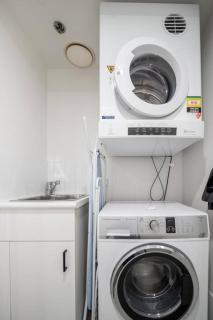 Story Bridge & River View 2B1B Apt w Free Parking! - 84 - 1