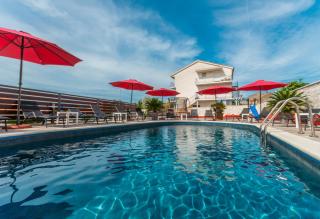XXXL Villa Ancora with heated pool - Turanj - 8
