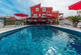 XXXL Villa Ancora with heated pool - Turanj - 6