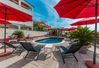XXXL Villa Ancora with heated pool - Turanj - 2