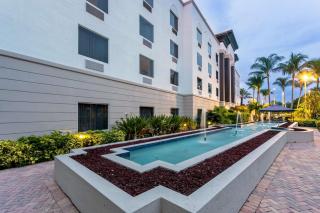 Hampton Inn & Suites Wellington - 9