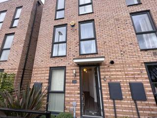 Luxury 10 Bed Palace w/ Parking - Birmingham - 0