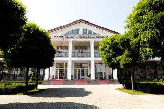 Hotel Grand Aristocrate - Dubovtsy - 0