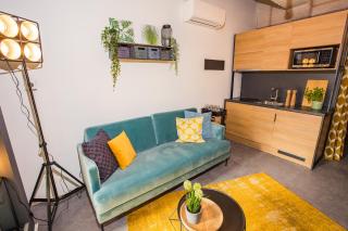 Happy Loft - Colorful Industrial Studio, fast internet, near main station - 9
