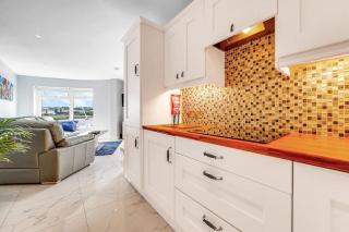 The Peace Bridge Apartment - Derry Londonderry - 1