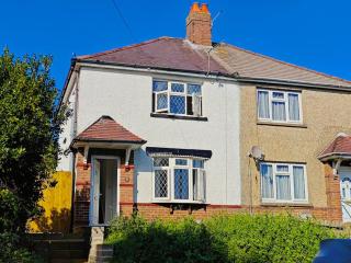 Stunning 4 bed House Ideal for Contractors - Southampton - 8