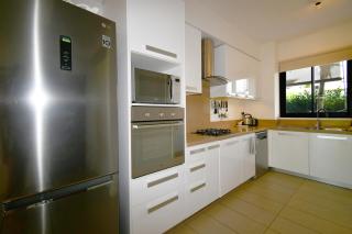 Azuri Beachside Apartment with Private Garden - 3