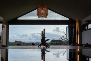 Luxury Lake Front Escape With Hot Tub - 1