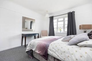 CHINE SANDS by BOURNECOAST - A Lovely Holiday Apartment with Parking Near Westbourne Shops and Alum Chine Beach - FM8498 - 1