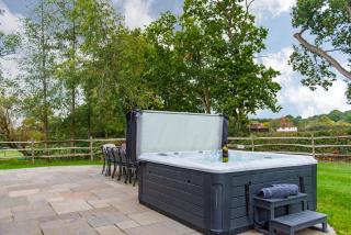 Old Harrow Barn by Bloom Stays - Ashford - 9